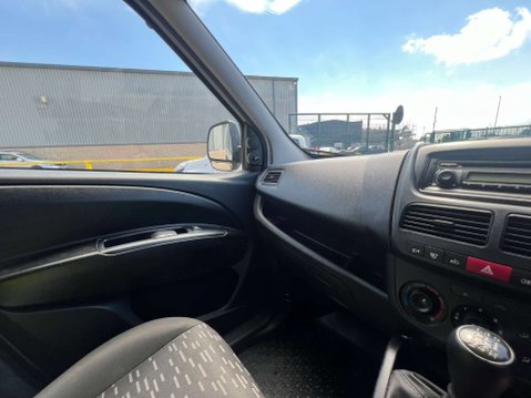Vauxhall Combo 1.2 Combo 2000 Sportive CDTi - NATIONAL DELIVERY* 33