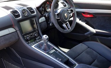 Porsche Cayman GT4 9