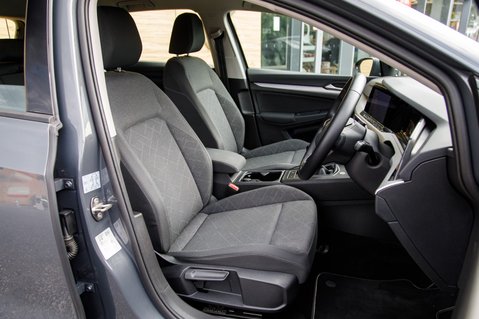 Volkswagen Golf LIFE TSI 29
