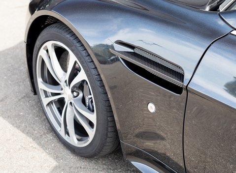 Aston Martin V12 Vantage S Roadster 25