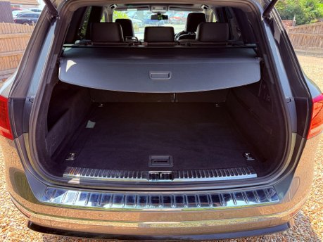 Volkswagen Touareg 3.0 TDI V6 BlueMotion Tech R-Line Tiptronic 4WD Euro 6 (s/s) 5dr 20