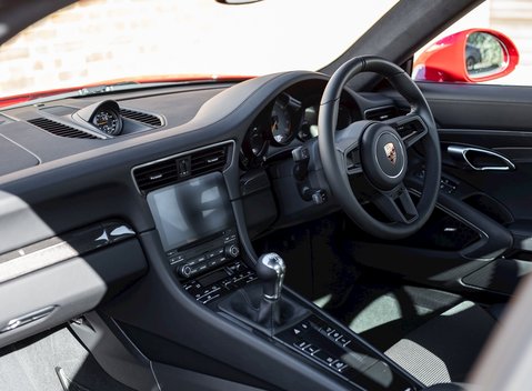 Porsche 911 GT3 Touring 14