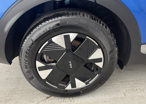 Kia Sportage 1.6 T-GDi HEV Pure 16