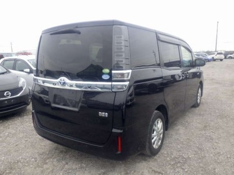 Toyota Voxy Hybrid 5