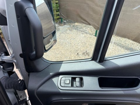 Mercedes-Benz Sprinter 2.0 319 CDI HD Premium Panel Van 5dr Diesel G-Tronic RWD L2 H2 Euro 6 (s/s) 15