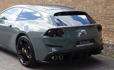 Ferrari GTC4 Lusso 11