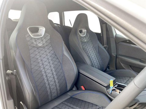 Volkswagen Passat 1.5 TSI eHybrid 19.7kWh R-Line Estate 5dr Petrol Plug-in Hybrid DSG Euro 6 11