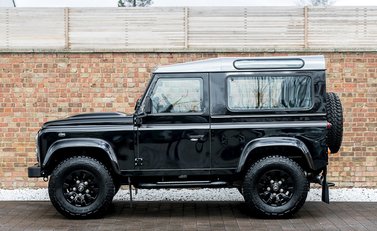 Land Rover Defender 90 XS 2