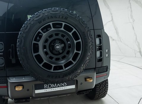 Land Rover Defender 110 OCTA EDITION ONE 37