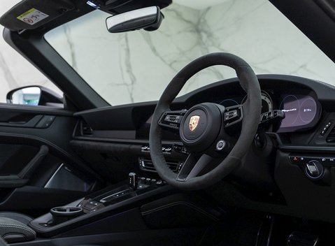 Porsche 911 (992) Targa 4 GTS 12