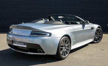 Aston Martin V12 Vantage S ROADSTER 4