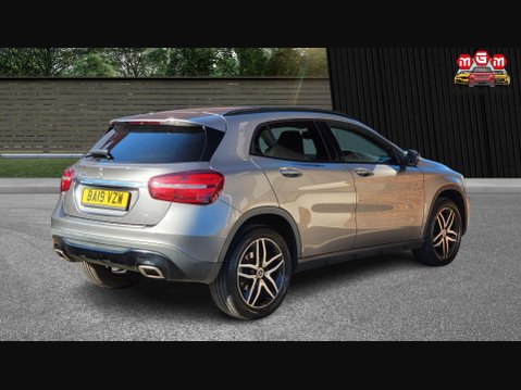 Mercedes-Benz GLA GLA 180 URBAN EDITION 10