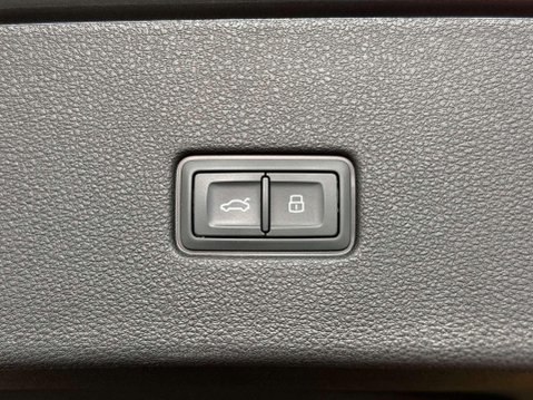 Audi Q8 3.0 TDI V6 50 S line SUV 5dr Diesel Tiptronic quattro Euro 6 (s/s) (286 ps) 38