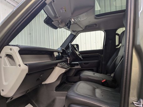 Land Rover Defender 2.0 Defender SE Auto 4WD 5dr 13