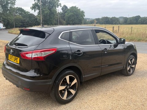 Nissan Qashqai 1.2 DIG-T N-Connecta SUV 5dr Petrol XTRON Euro 6 (s/s) (115 ps) FSH & 2X OR 29