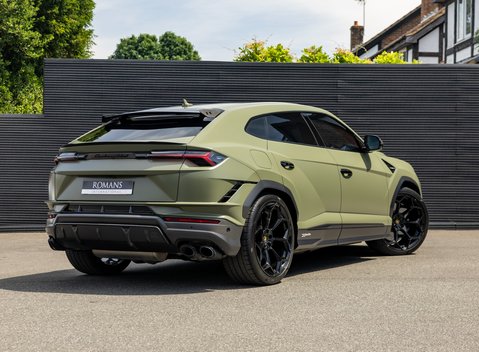 Lamborghini Urus PERFORMANTE 4