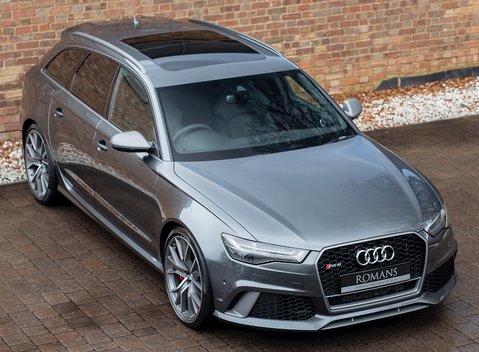 Audi RS6 Avant Performance 8