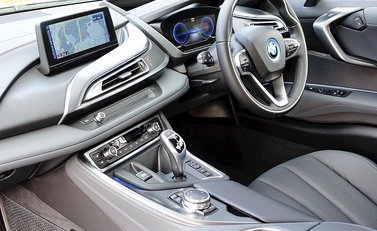 BMW I8 14