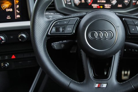 Audi A1 SPORTBACK TFSI S LINE 19