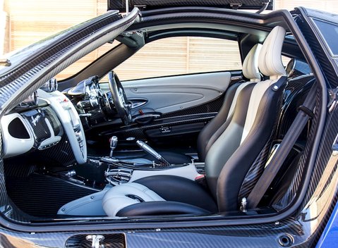 Pagani Huayra 16