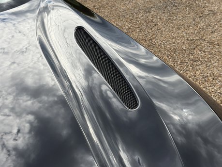 Aston Martin DB11 V8 28