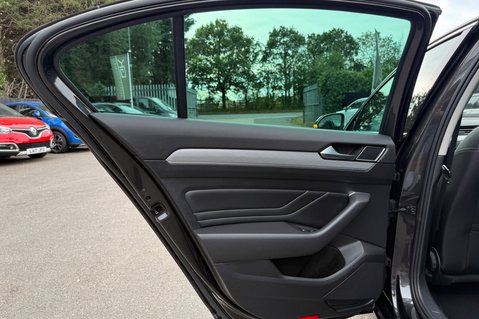 Volkswagen Passat GTE DSG - VAT Q - 1 OWNER - PLUG IN HYBRID - 3 IN STOCK 32