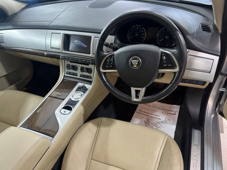 Jaguar XF D LUXURY 7