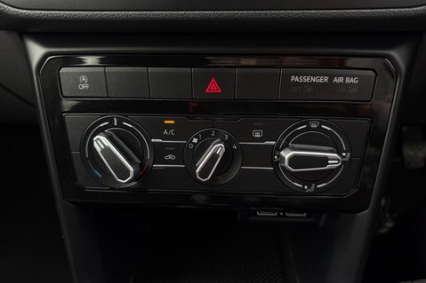 Volkswagen T-Cross 1.0 SE TSI.. 6 MAIN DEALER SERVICES..APPLE CARPLAY & ANDROID AUTO..STUNNING 28