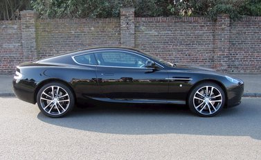 Aston Martin DB9 Carbon Black Edition 2