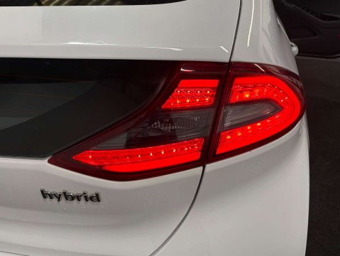 Hyundai IONIQ 1.6 IONIQ Premium FHEV Semi-Auto 5dr 54