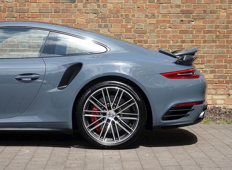 Porsche 911 (991) Turbo 8
