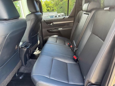 Toyota Hilux INVINCIBLE X 4WD D-4D DCB 48