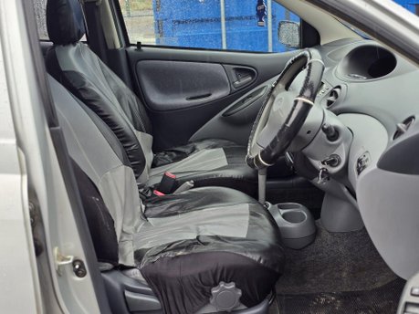 Toyota Yaris 1.3 VVT-i 16v CDX Hatchback 5dr Petrol Automatic (160 g/km, 85 bhp) 11