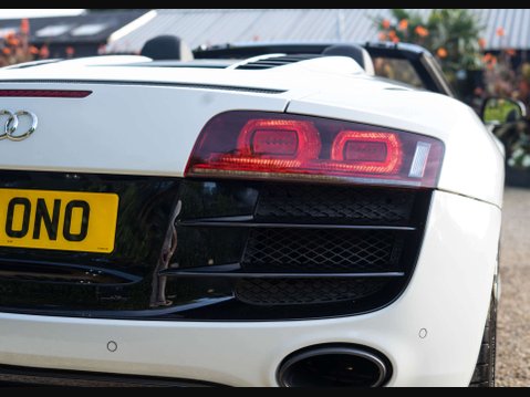 Audi R8 5.2 R8 Spyder Quattro V10 Semi-Auto 4WD 2dr 30