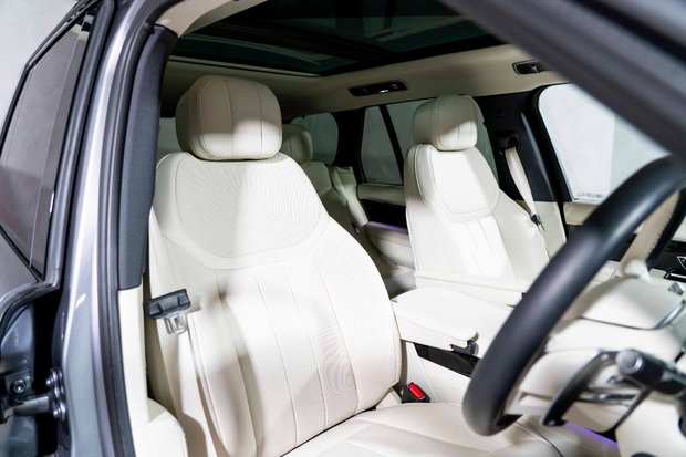 Land Rover Range Rover HSE. NOW SOLD. SIMILAR REQUIRED. PLEASE CALL 01903 254800. 2