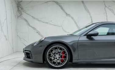 Porsche 911 Carrera 4S (992) 32