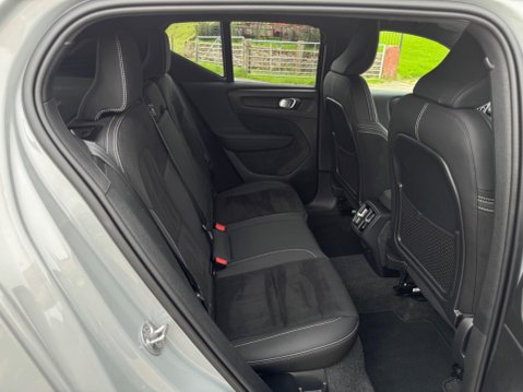 Volvo XC40 2.0 B3 MHEV Plus Dark DCT Auto Euro 6 (s/s) 5dr 21