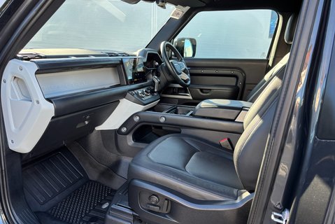 Land Rover Defender 90 D300 Hard Top X-Dynamic HSE 14