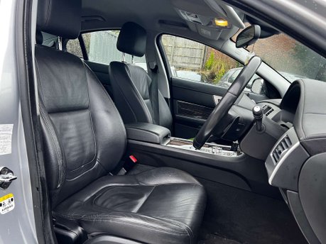 Jaguar XF 2.2 XF Luxury D Auto 4dr 18