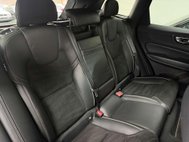 Volvo XC60 2.0 D4 R-Design Pro SUV 5dr Diesel Auto AWD Euro 6 (s/s) (190 ps) 40