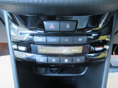 Peugeot 2008 1.2 PureTech Allure EAT Euro 6 (s/s) 5dr 17