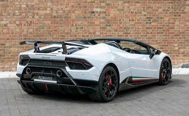 Lamborghini Huracan Spyder LP640-4 Performante 7
