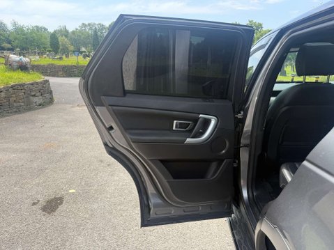 Land Rover Discovery Sport 2.0 Discovery Sport Black HSE TD4 Auto 4WD 5dr 14