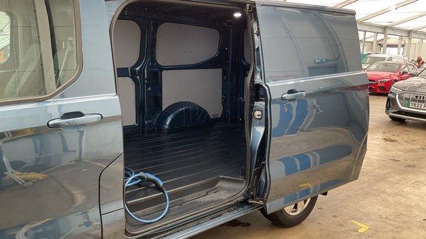 Ford E-Transit Custom 65KWH AUTO SWB L1H1 Low Roof Limited Air Con 218ps Alloys Sensors Cam EURO 8