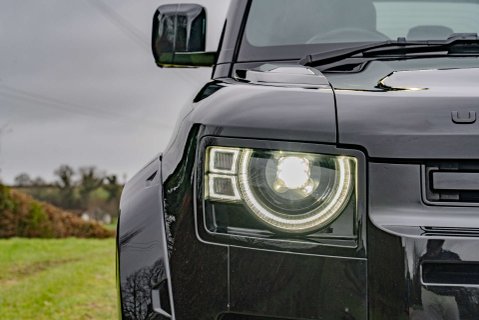 Land Rover Defender D300 X-Dynamic HSE URBAN 23