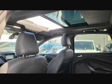 Ford Kuga ST-LINE X 2