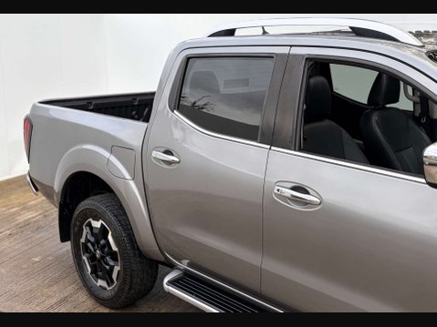 Nissan Navara 2.3 Navara Tekna dCi 4WD 5dr 7