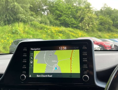 Toyota C-HR 1.8 C-HR Design HEV CVT 5dr 17