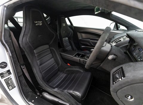 Aston Martin Vantage GT8 10