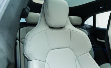 Porsche Taycan GTS Sport Turismo 12